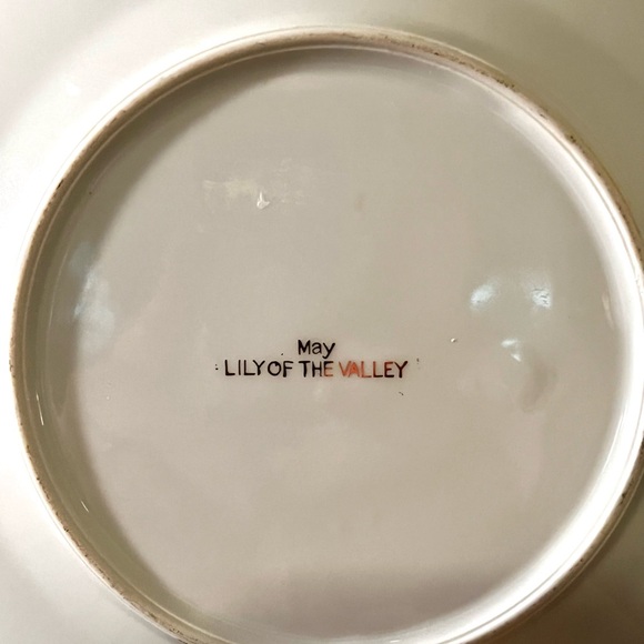 Vintage “Flower of the Month”, Lily of the Valley~ May, Collectors Plate 7.75” - Picture 6 of 6